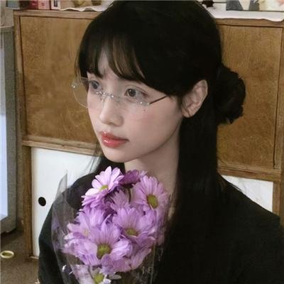背鸭子的男孩